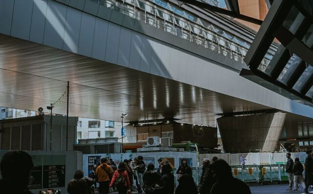 Q. What if one of the usual things in an urban environment is missing?
問.都市の当たり前がひとつでも欠けたら？

#アーバンサバイバル #urbansurvival #urbansurvivaltokyo #snapshot #streetsnap #streetphotographyjapan #streetsnaps #streetphotography #streetsnapshot #snapphoto #tokyo #japan #tokyophoto #japaneseculture #shibuya #shibuyastation #shibuyastream #google