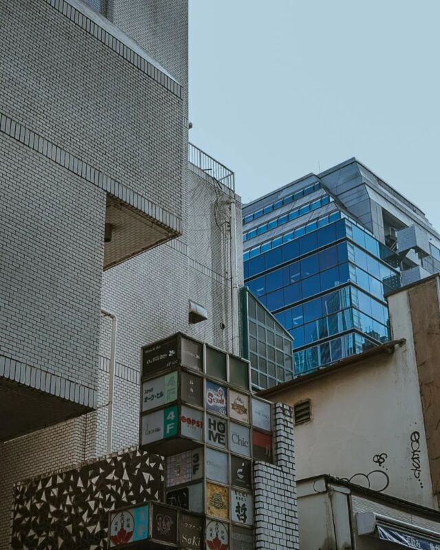 Q. What if one of the usual things in an urban environment is missing?
都市の当たり前がひとつでも欠けたら？

#アーバンサバイバル #urbansurvival #urbansurvivaltokyo #snapshot #streetsnap #streetphotographyjapan #streetsnaps #streetphotography #streetsnapshot #snapphoto #tokyo #japan #tokyophoto #japaneseculture #shibuya #shibuyastation #shibuyastream #google